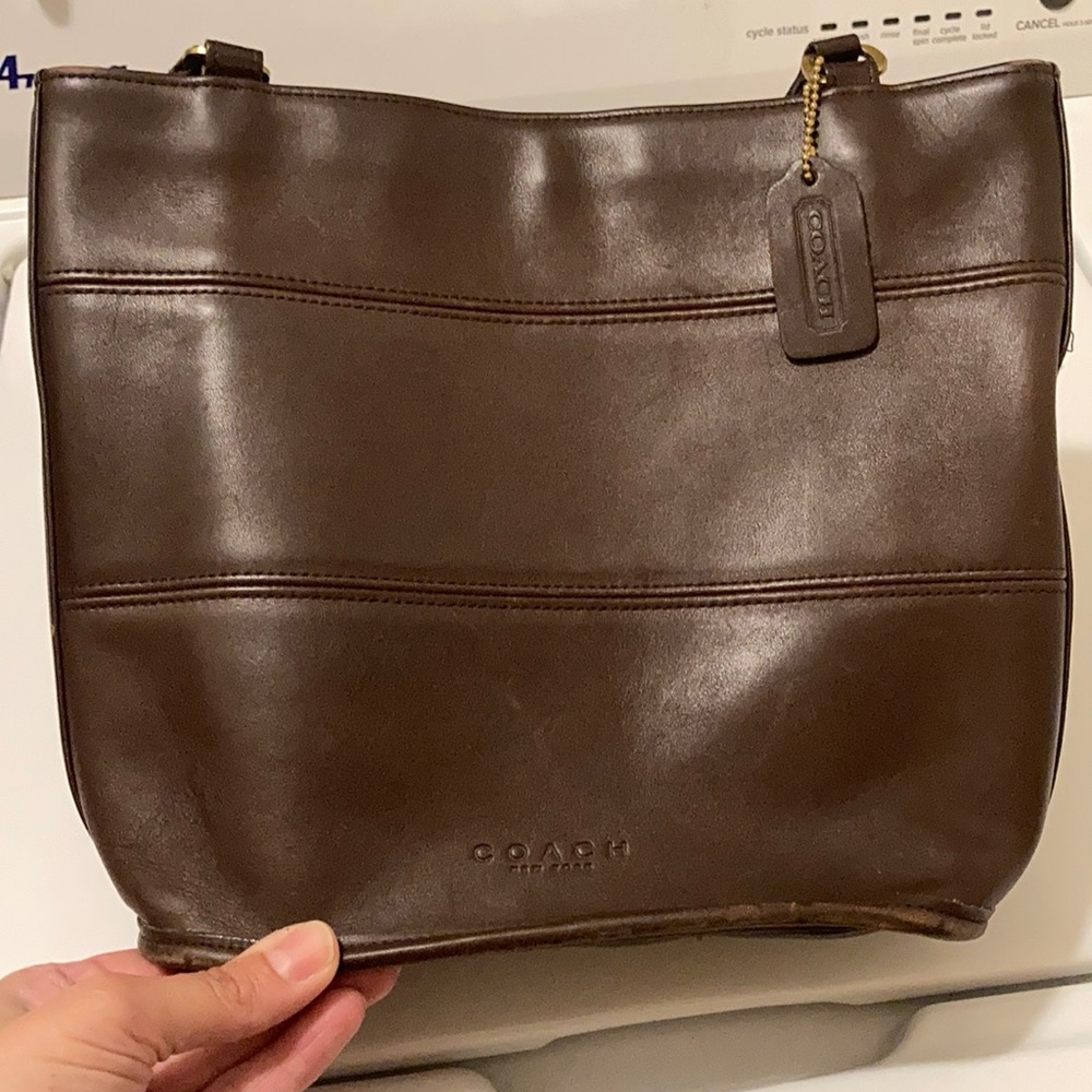 Coach vintage tote in brown leather.